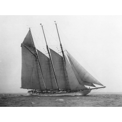 Tableau sur toile. Edwin Levick, The Schooner Karina at Sail, 1919
