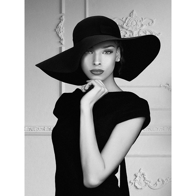 Wall art print and canvas. Julian Lauren, Lady with a hat