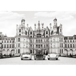 Cuadros y posters de autos. Coche de época frente a un castillo en Francia
