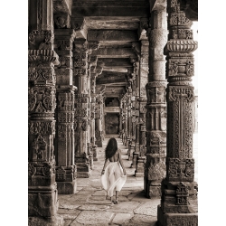 Cuadro con mujer en el templo, India, BW. Lienzo y poster